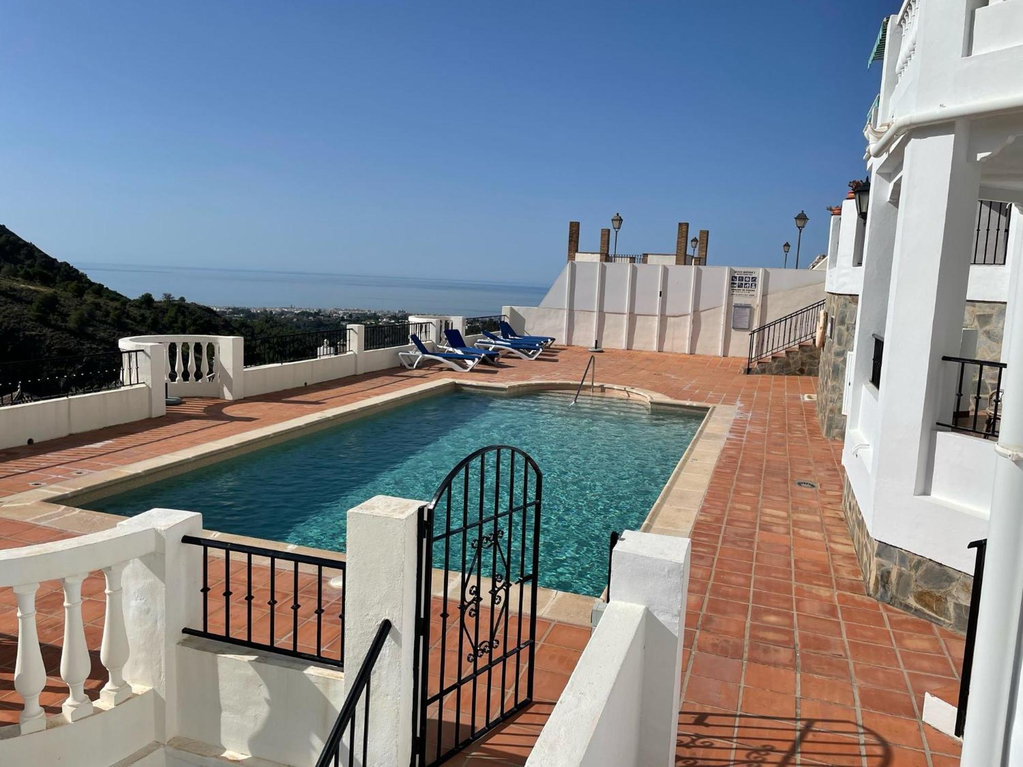 Precioso De Dos Plantas Con Vistas * Frigiliana